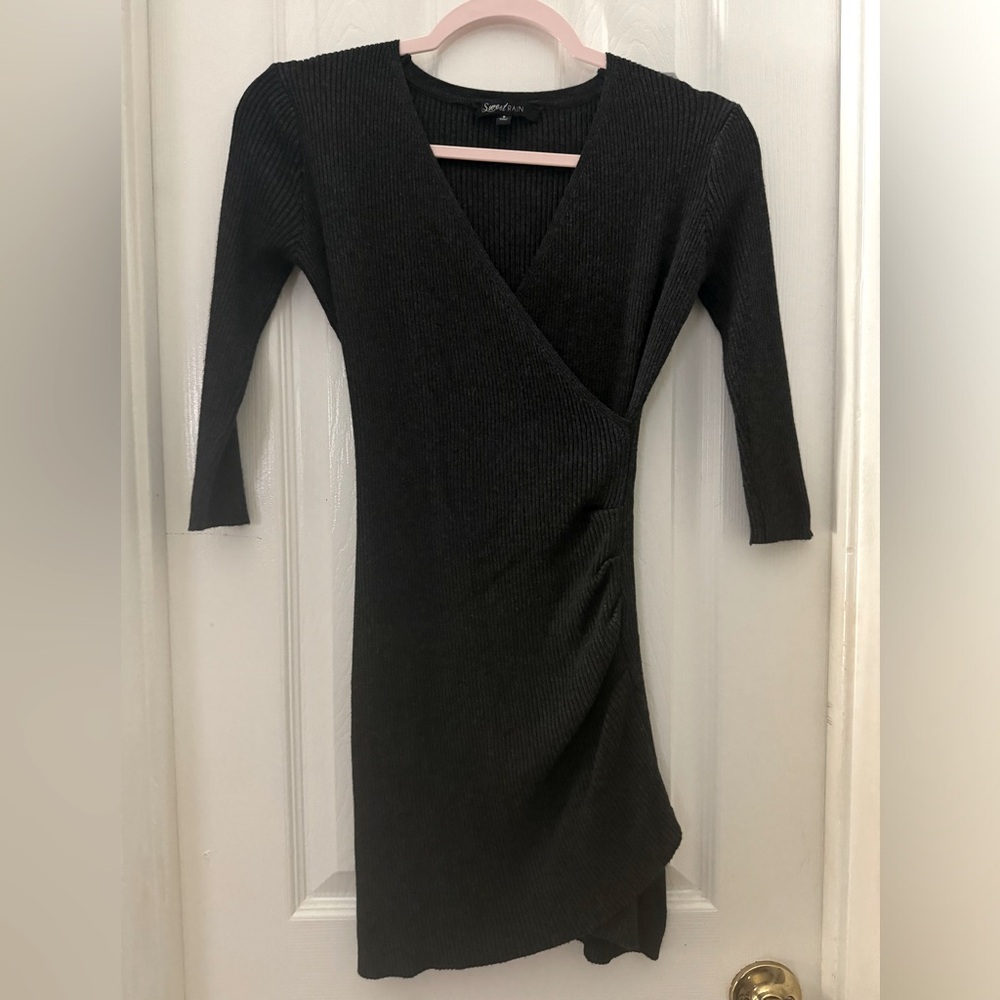 Sweet Rain Long Sleeve V-Neck Sheath Dress. Size Small